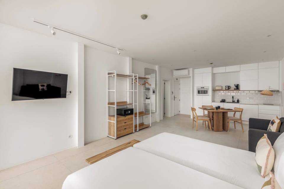 Deluxe Studio, 2 Twin Beds, Balcony | In-room safe, soundproofing, iron/ironing board, free WiFi