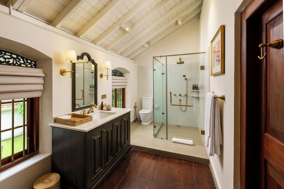 Suite, Courtyard View