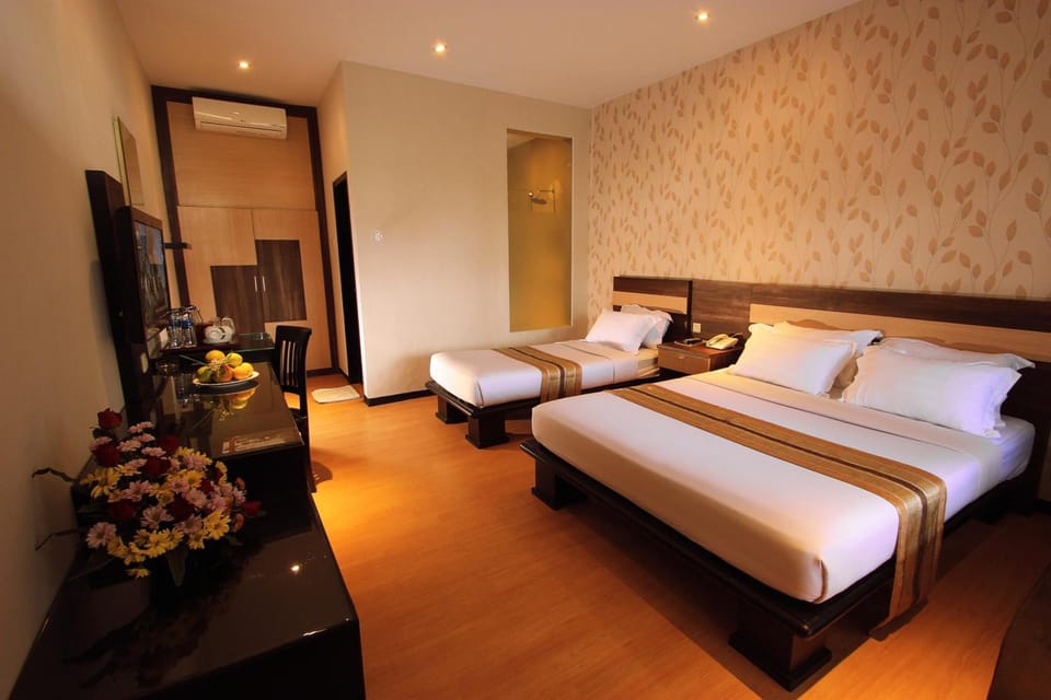 Minibar, desk, free WiFi
