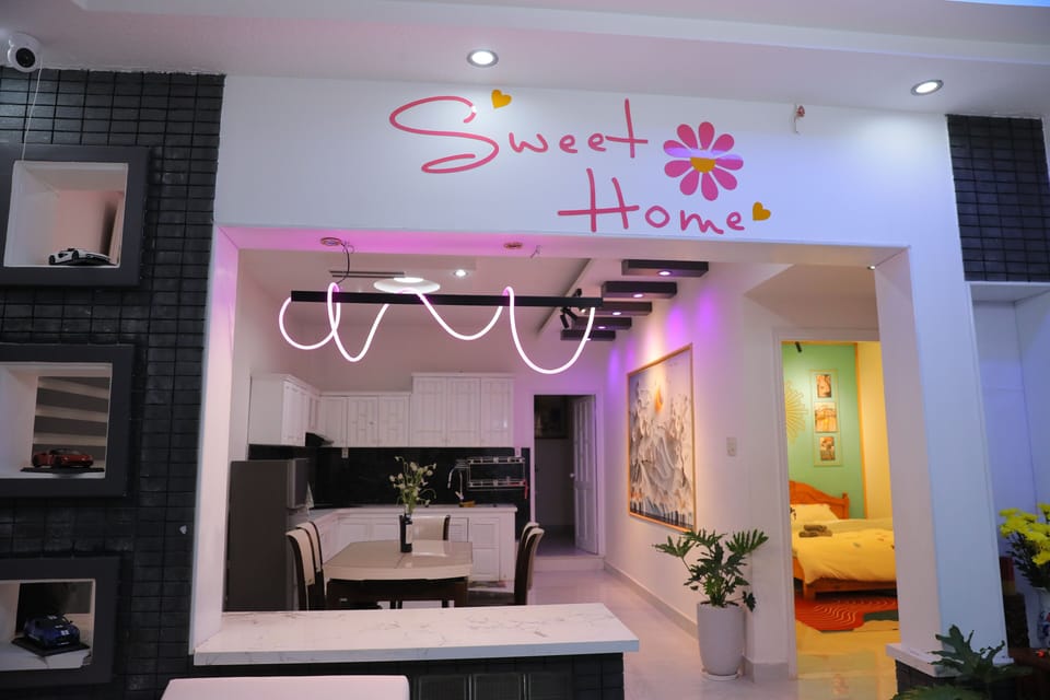 Deluxe Villa, 4 Bedrooms, Courtyard View | Living area