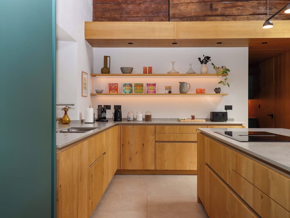 Cottage | Private kitchen | Dishwasher, cookware/dishes/utensils