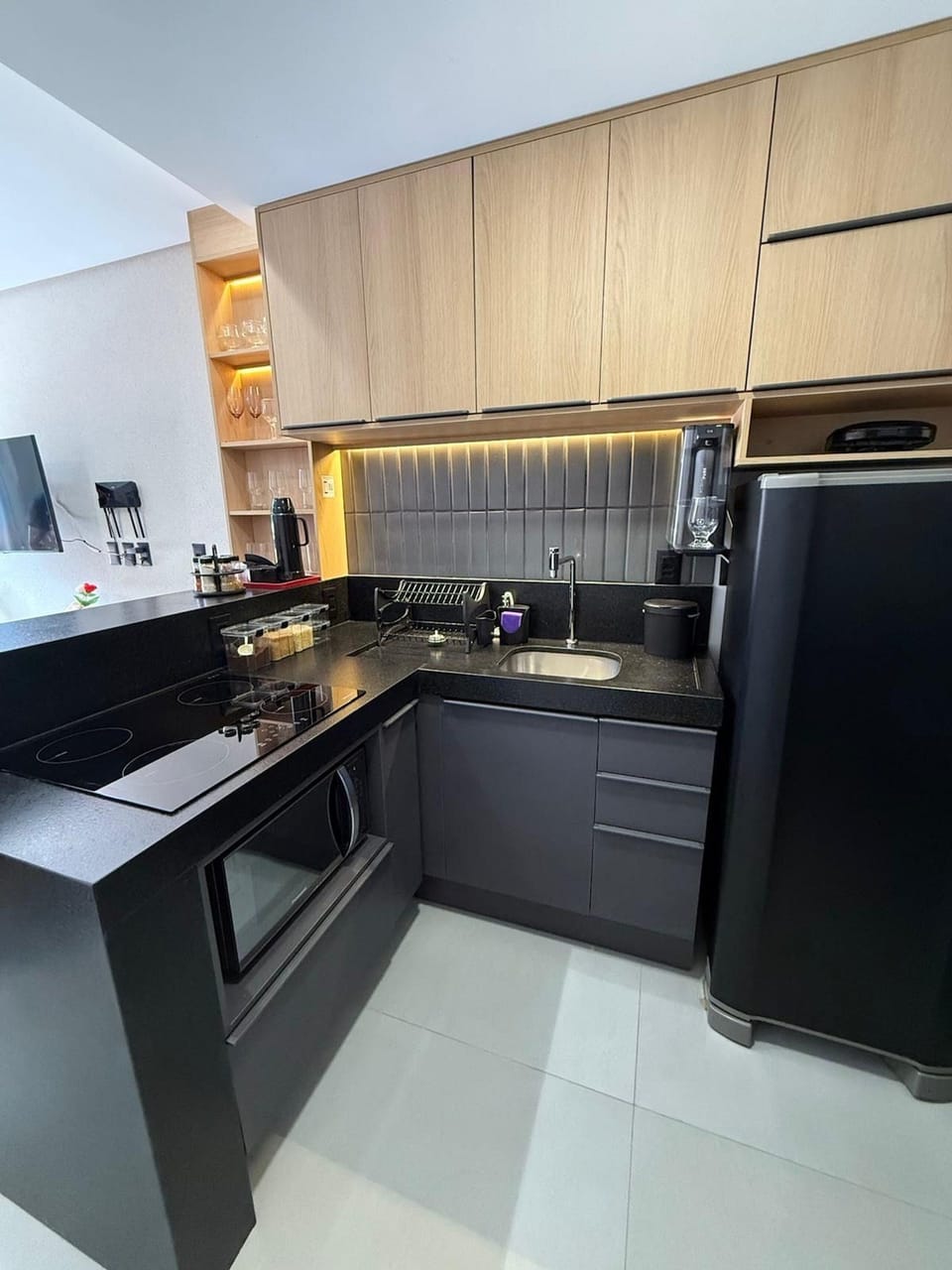 Classic Studio | Private kitchen | Mini-fridge, microwave, cookware/dishes/utensils