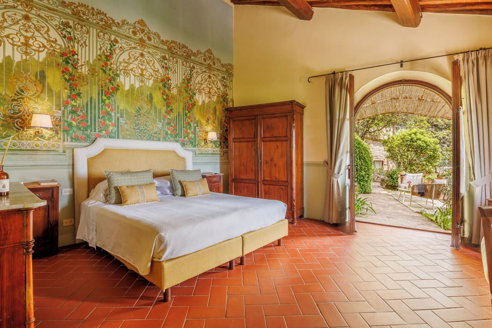 Superior Double Room, Patio | Minibar, individually decorated, individually furnished, desk