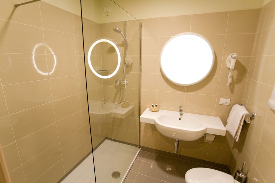Hair dryer, bidet, towels, shampoo