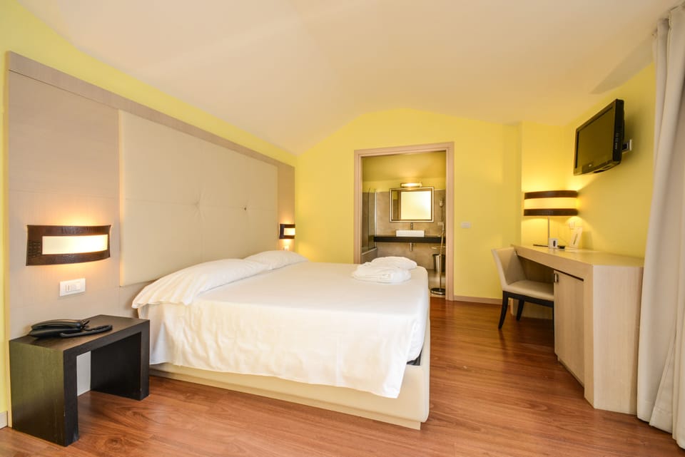 Superior Double Room Single Use | In-room safe, desk, blackout drapes, soundproofing