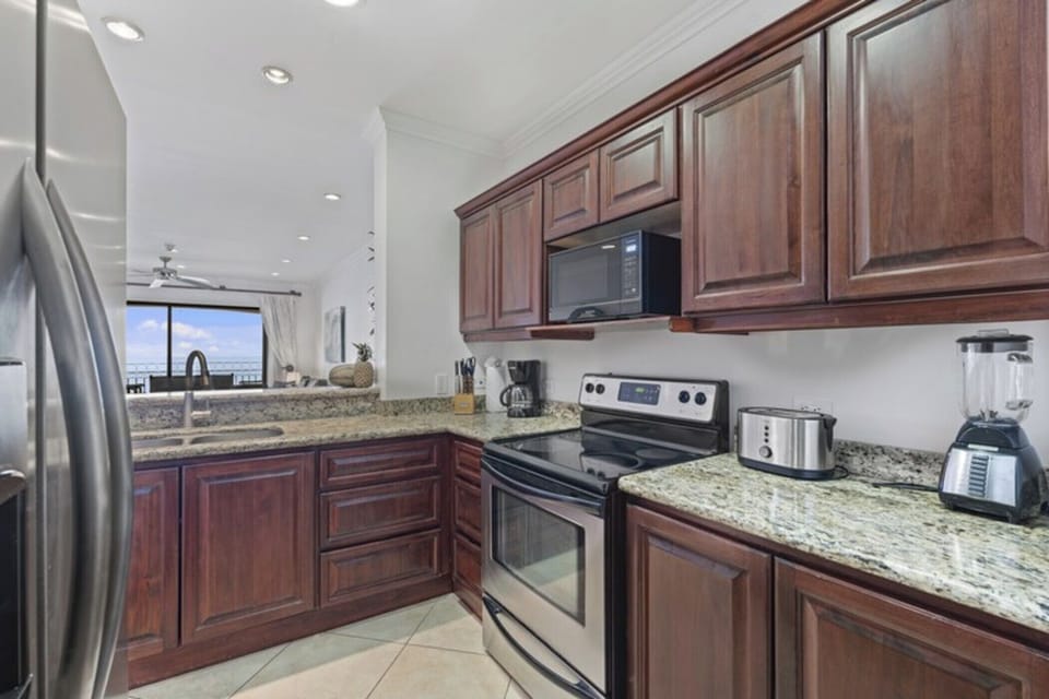 Condo, Balcony, Ocean View | Private kitchen | Toaster