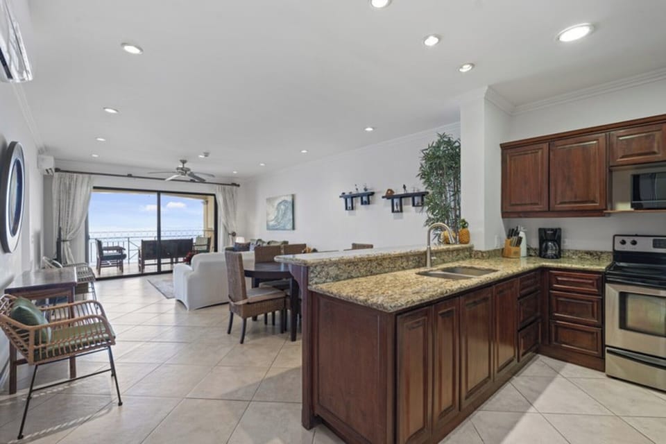 Condo, Balcony, Ocean View | Living area