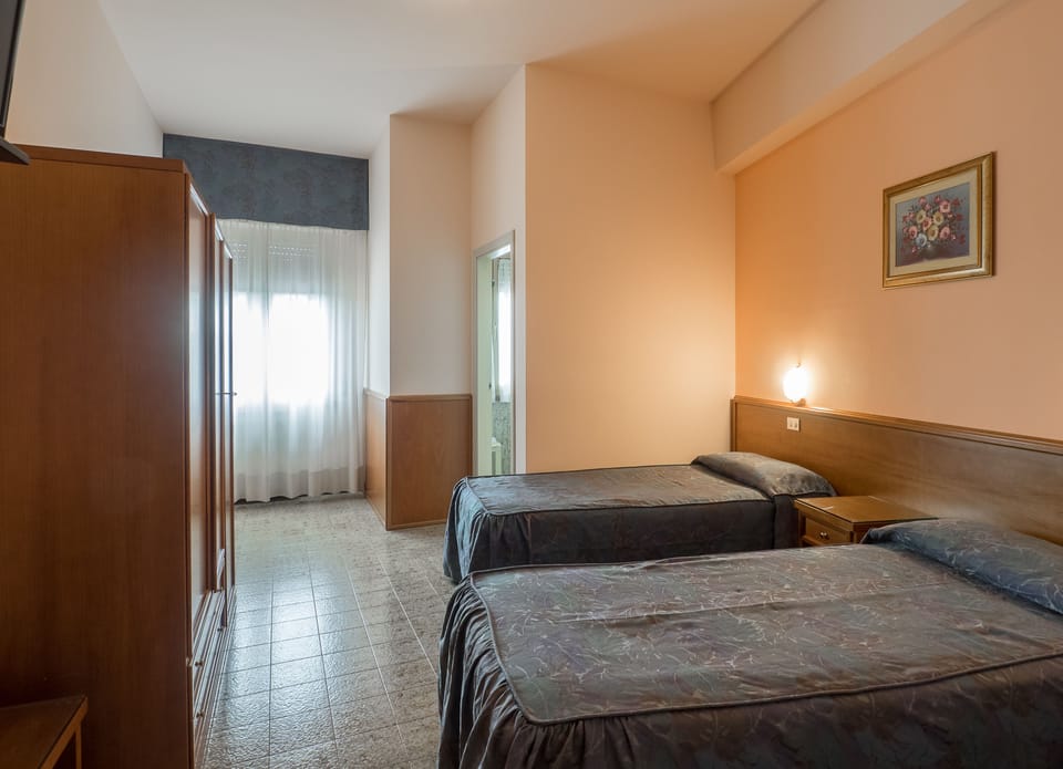 Triple Room | Premium bedding, minibar, in-room safe, desk