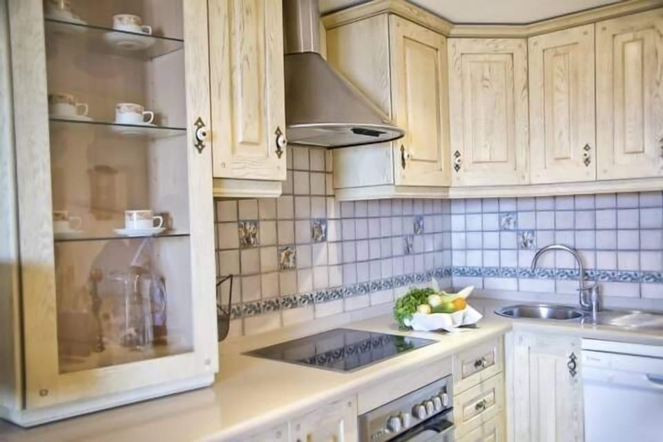 Luxury Apartment, 2 Bedrooms | Private kitchen | Full-size fridge, microwave, oven, stovetop