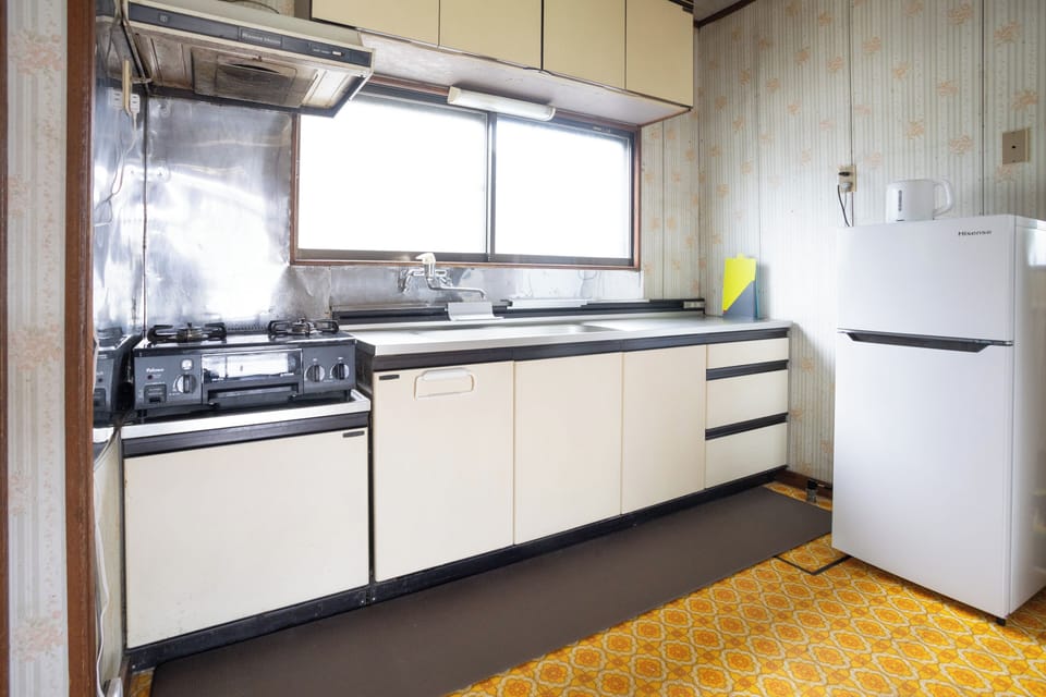 Electric kettle, toaster