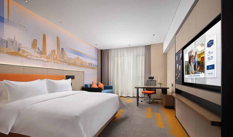 Business Single Room, 1 King Bed, City View | Minibar, in-room safe, desk, laptop workspace