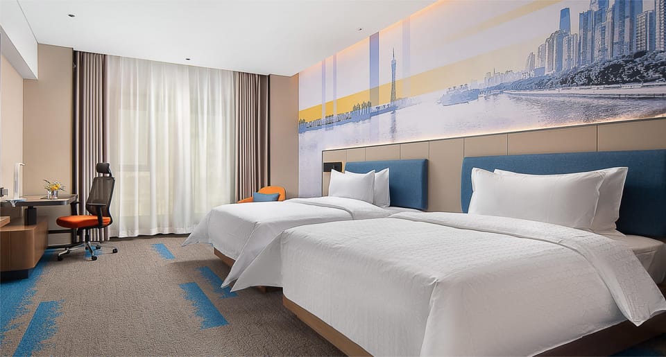 Business Double Room | Minibar, in-room safe, desk, laptop workspace