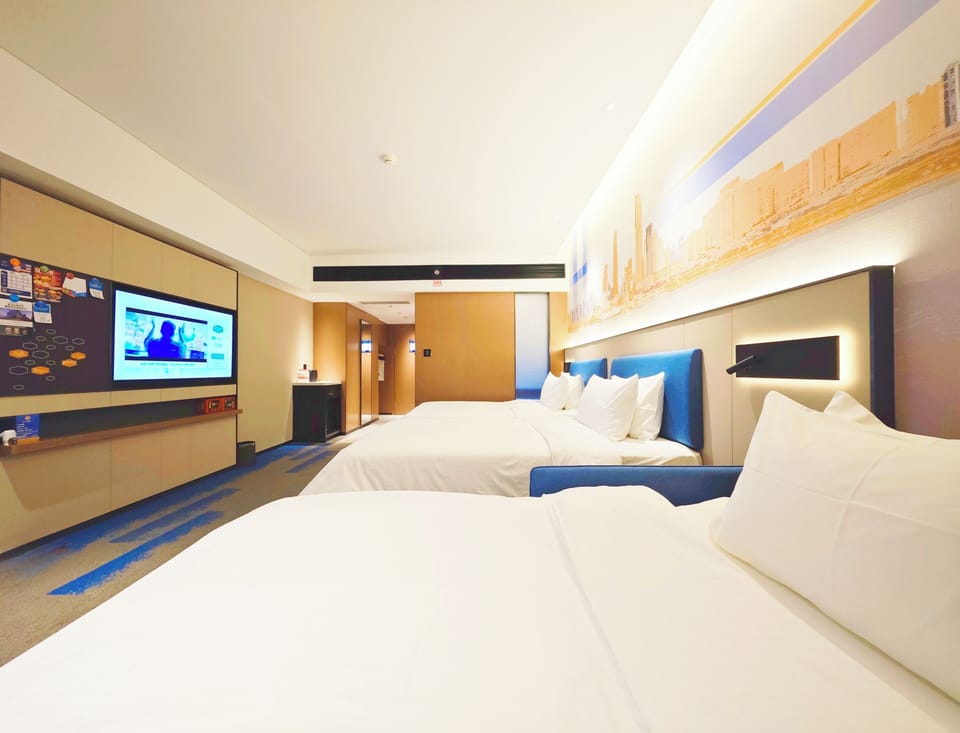 Business Triple Room | Minibar, in-room safe, desk, laptop workspace