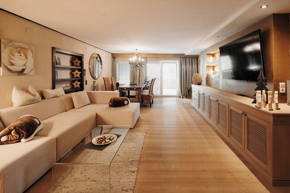 Comfort Suite, Mountain View (Landhaus) | Hypo-allergenic bedding, minibar, in-room safe, individually decorated