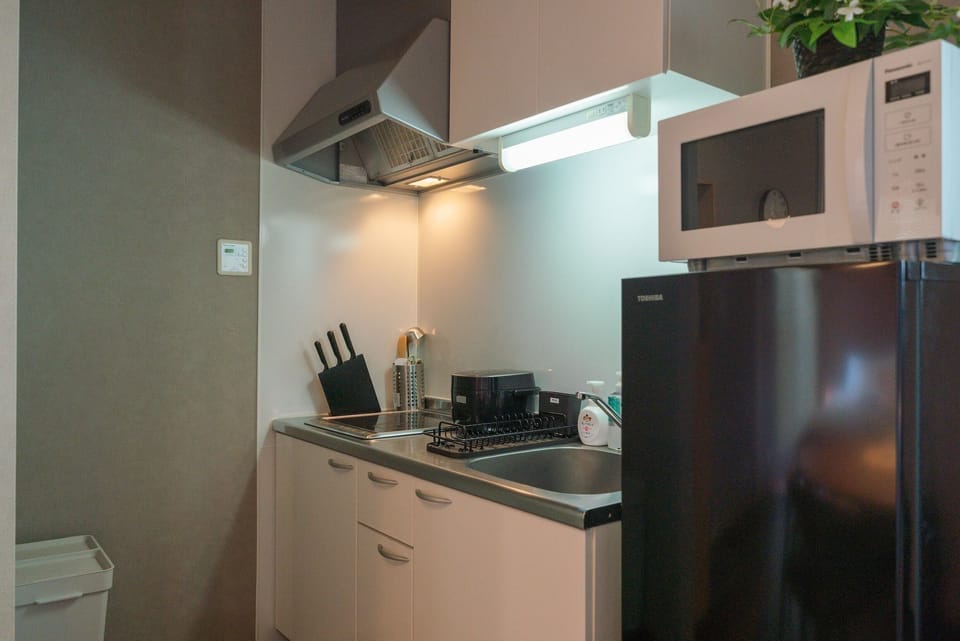 Comfort Suite, Non Smoking | Private kitchen | Fridge, microwave, stovetop, electric kettle