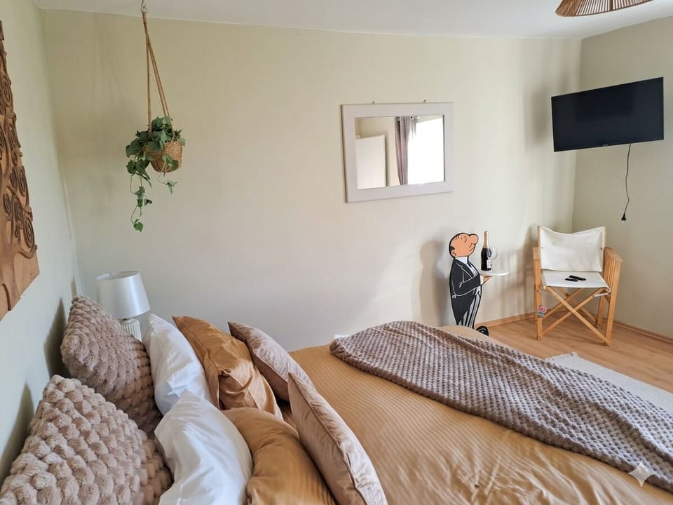 Classic Double Room, Hill View | Individually decorated, individually furnished, free WiFi, bed sheets