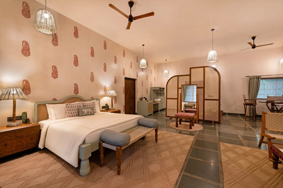 Premium bedding, down comforters, minibar (free items), desk