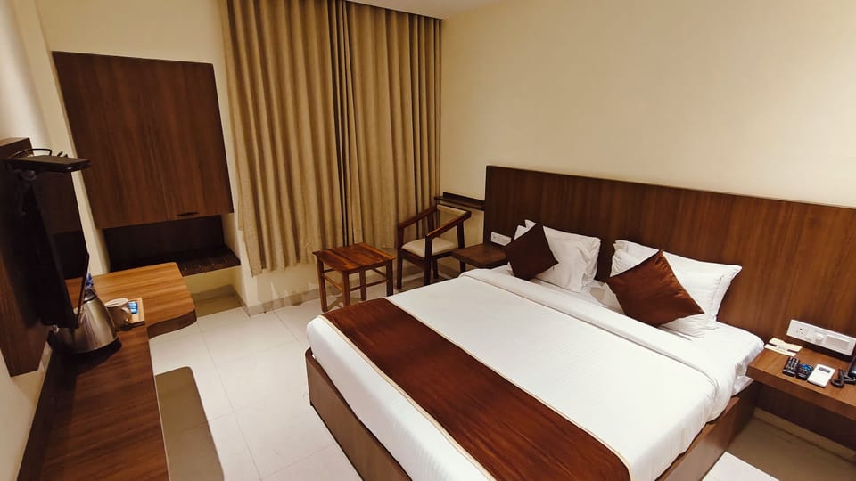 Superior Room, City View | Desk, laptop workspace, WiFi (free)