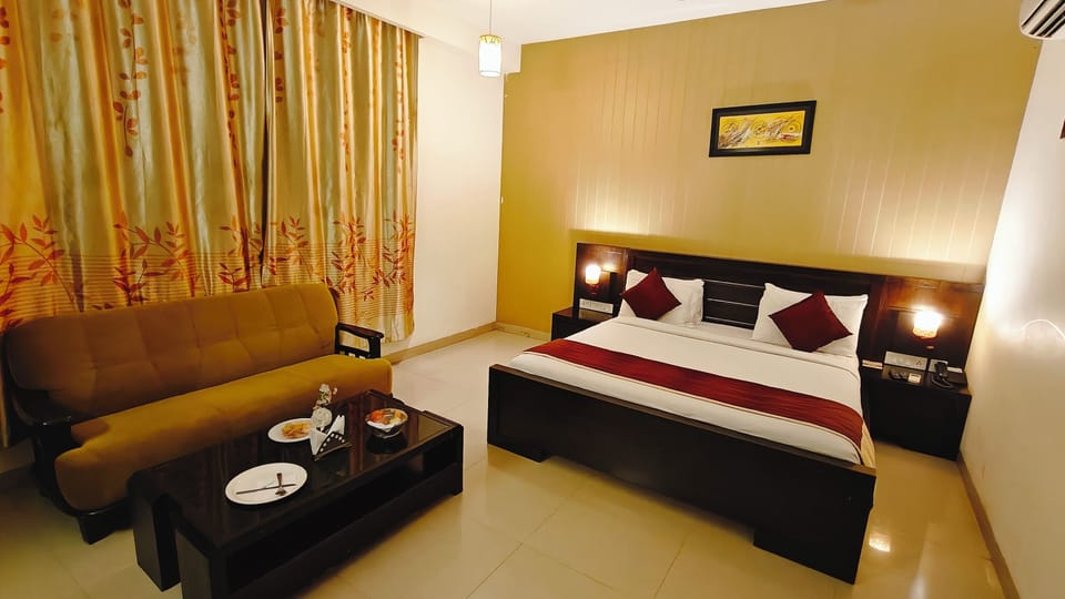 Business Suite, City View | Desk, laptop workspace, WiFi (free)