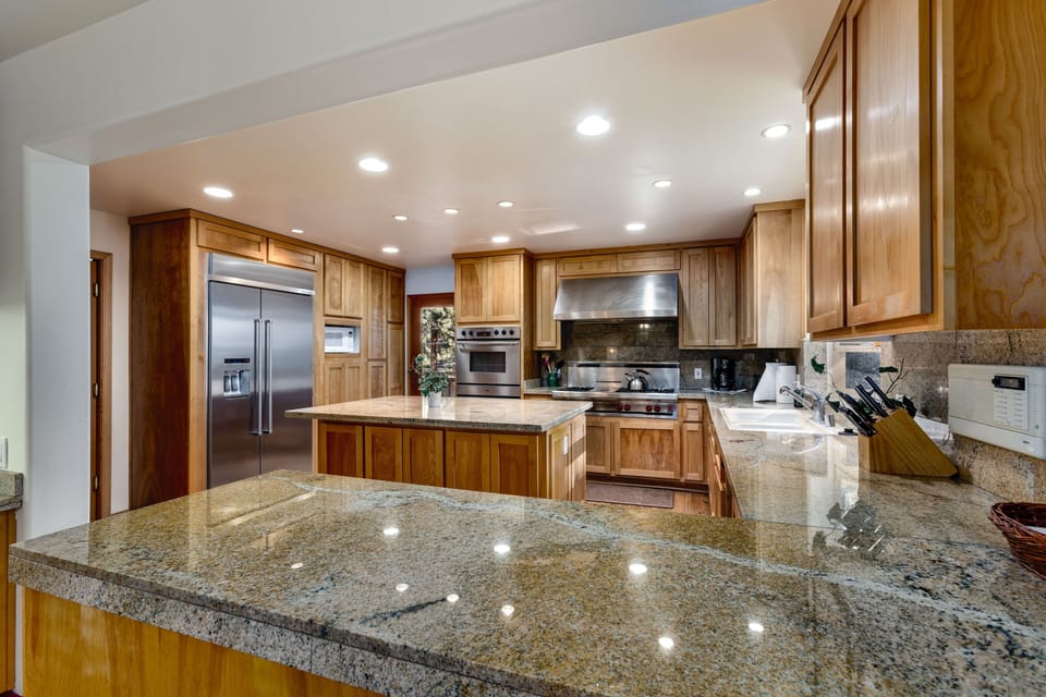 House, 5 Bedrooms | Private kitchen | Fridge, oven, coffee/tea maker, toaster