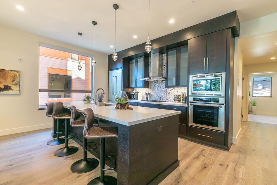 Condo, 3 Bedrooms | Private kitchen | Fridge, oven, coffee/tea maker, toaster