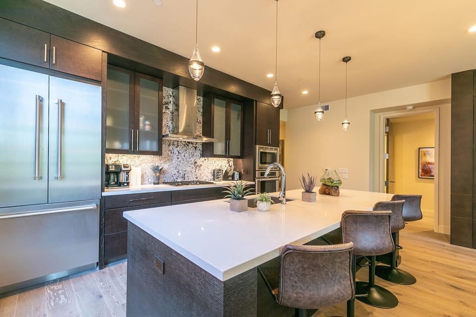 Condo, 3 Bedrooms | Private kitchen | Fridge, oven, coffee/tea maker, toaster