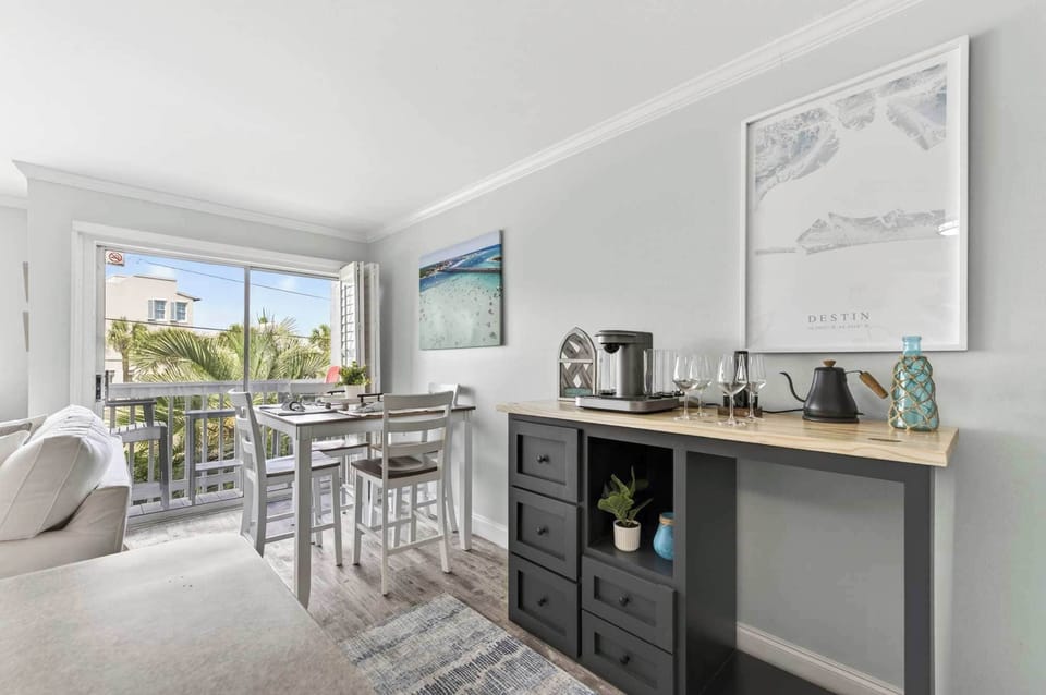 Condo, 1 Queen Bed with Sofa bed, Balcony, Garden View (Emerald Isle Escape) | Interior