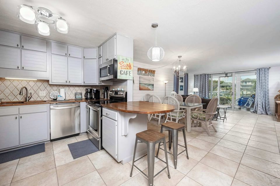 Condo, Multiple Beds, Patio, Garden View (The Condor) | Private kitchen | Fridge, microwave, oven, stovetop