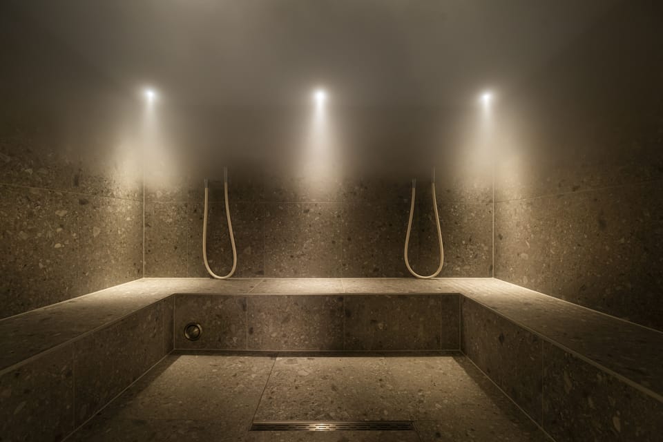 Couples treatment rooms, sauna, hot tub, Turkish bath, body treatments
