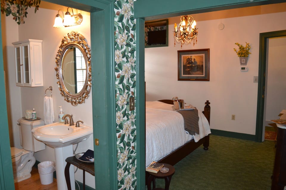 Comfort Single Room, 1 Double Bed, Non Smoking, Private Bathroom | In-room safe, iron/ironing board, free WiFi, bed sheets