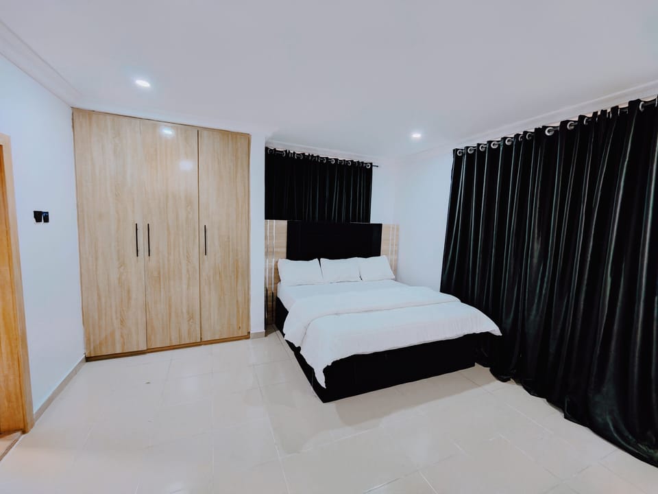Superior Apartment | Desk, laptop workspace, free WiFi, bed sheets
