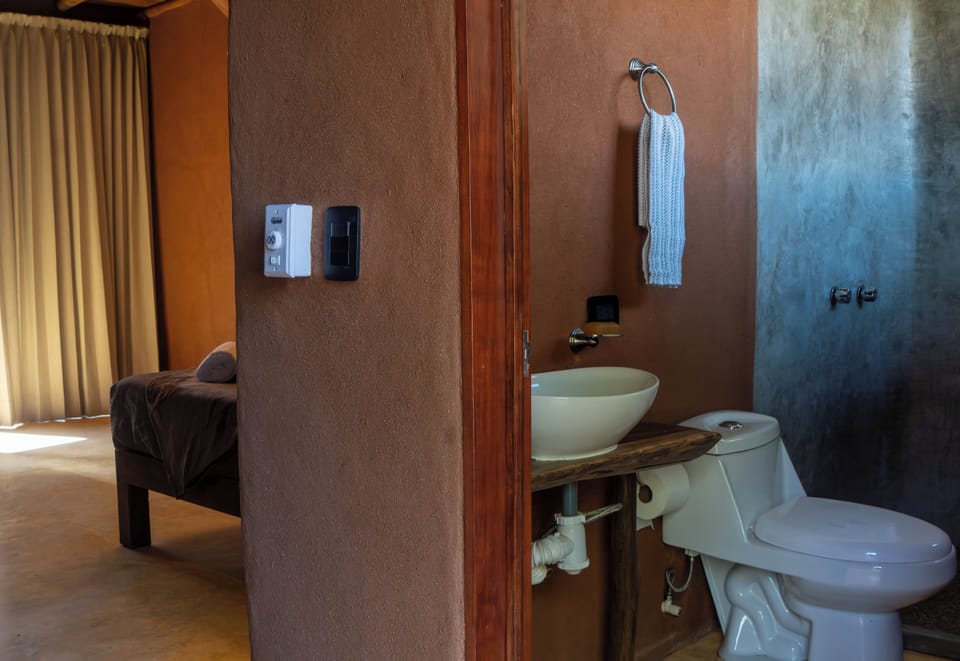 Standard Room | Bathroom