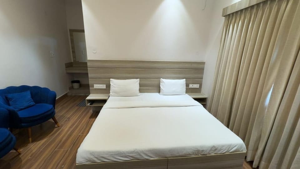 Deluxe Double Room, Garden View | Premium bedding, desk, laptop workspace, free WiFi