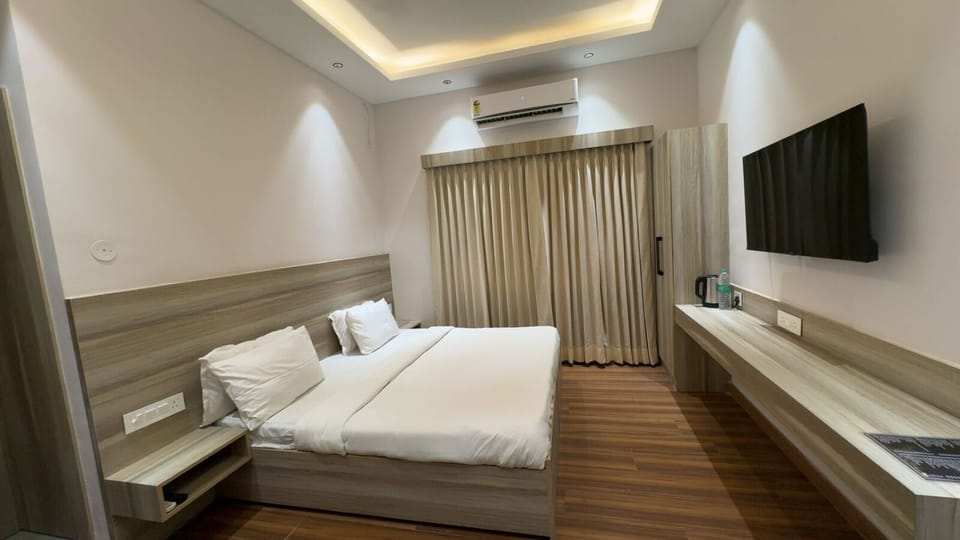 Deluxe Double Room, Garden View | Premium bedding, desk, laptop workspace, free WiFi