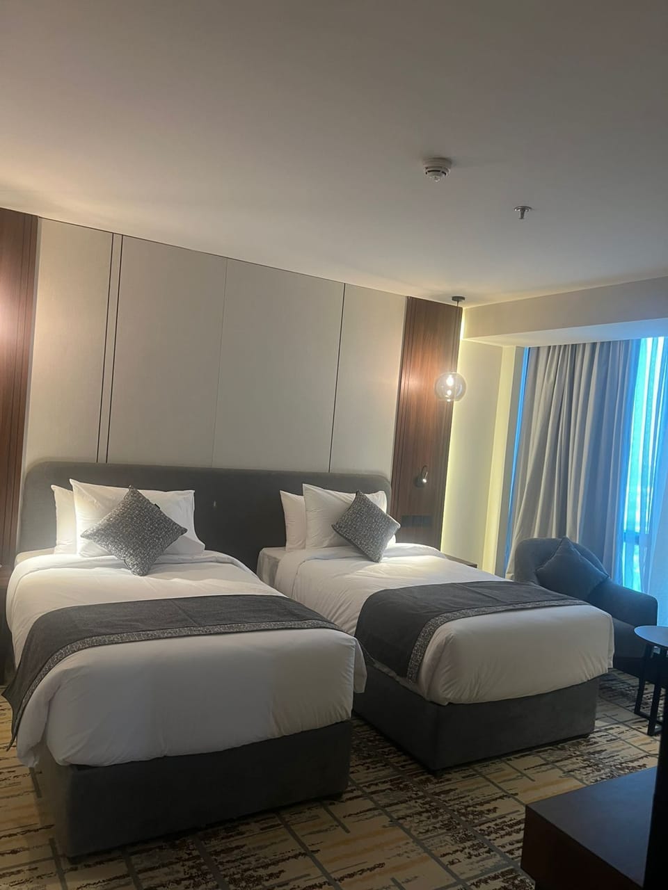 Premium bedding, in-room safe, laptop workspace, soundproofing