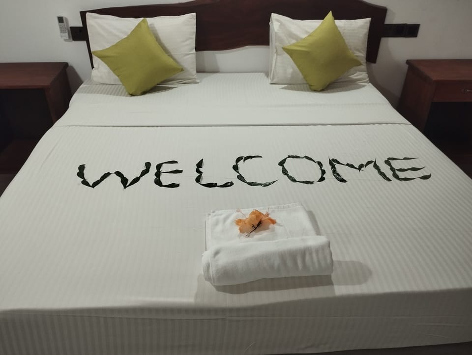 Triple Room | Desk, laptop workspace, free WiFi, bed sheets