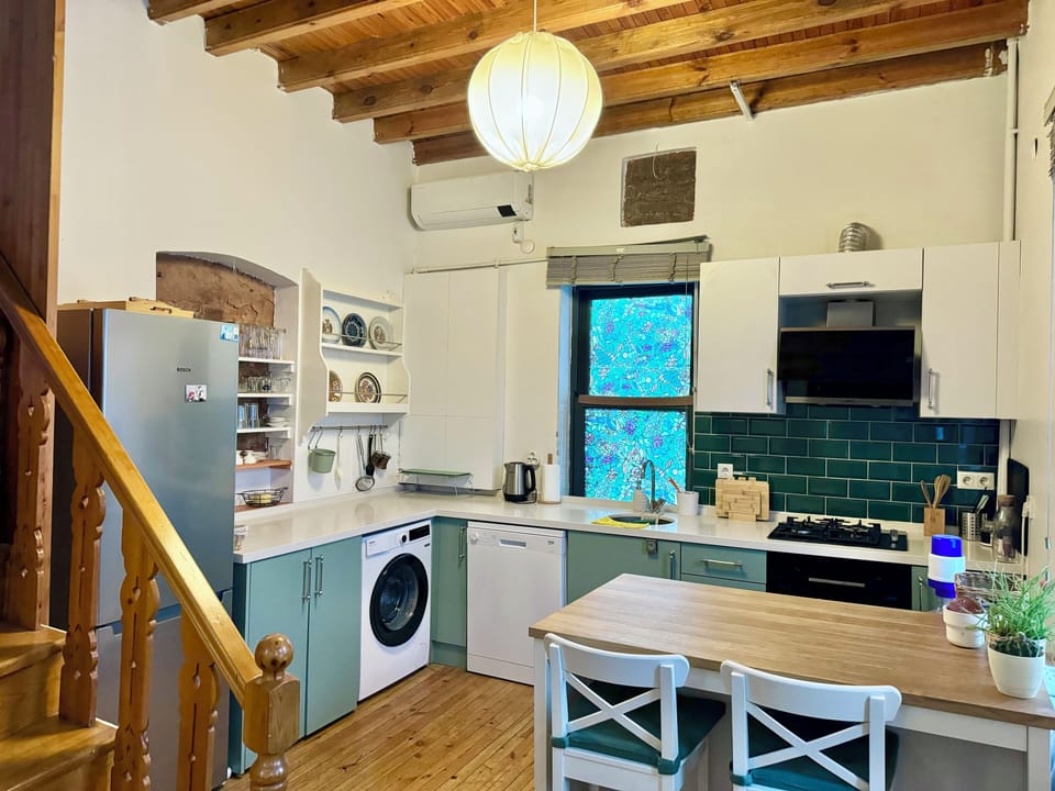 Villa, City View | Private kitchen | Electric kettle