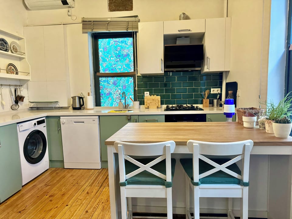Villa, City View | Private kitchen | Electric kettle