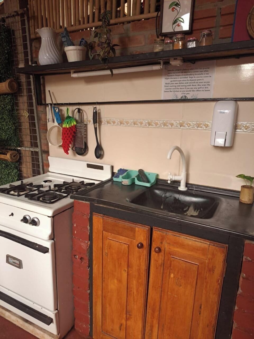 Cookware/dishes/utensils