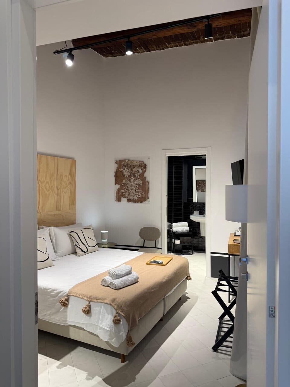 Comfort Double or Twin Room, Courtyard View | Premium bedding, down comforters, free minibar, in-room safe