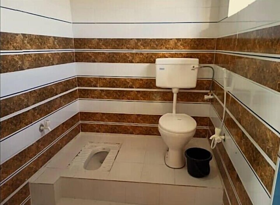 Deluxe Room | Bathroom | Shower, free toiletries, soap