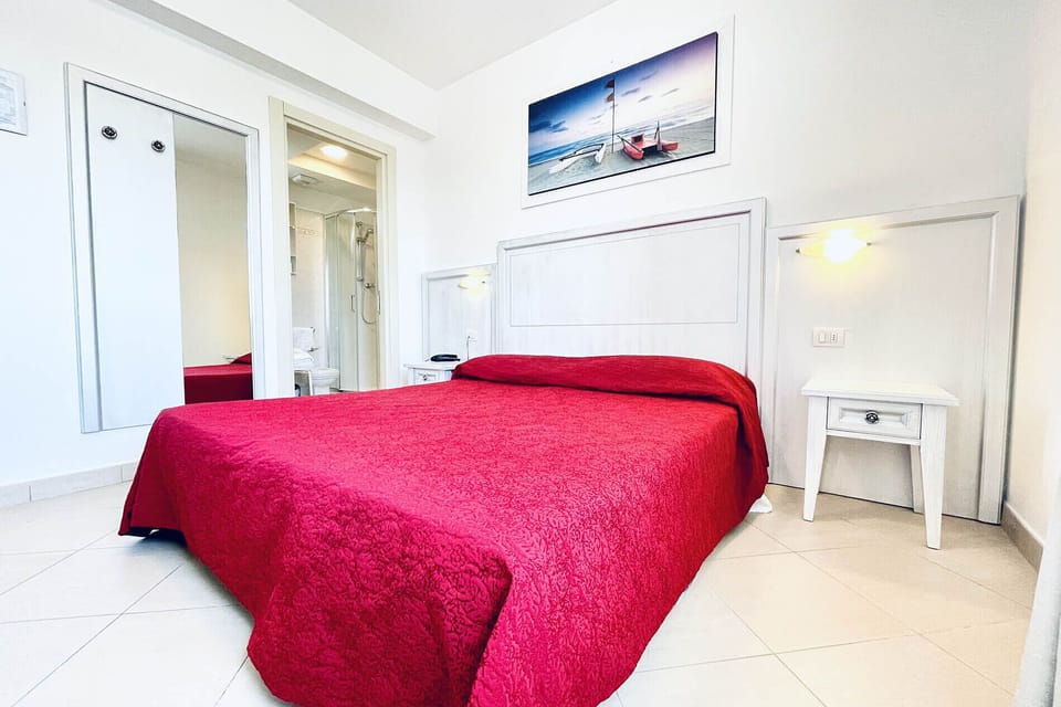 Double Room Single Use | Egyptian cotton sheets, hypo-allergenic bedding, Select Comfort beds