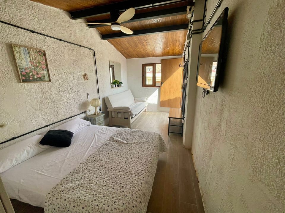 Quadruple Room, Non Smoking, Corner | Premium bedding, individually furnished, iron/ironing board, bed sheets