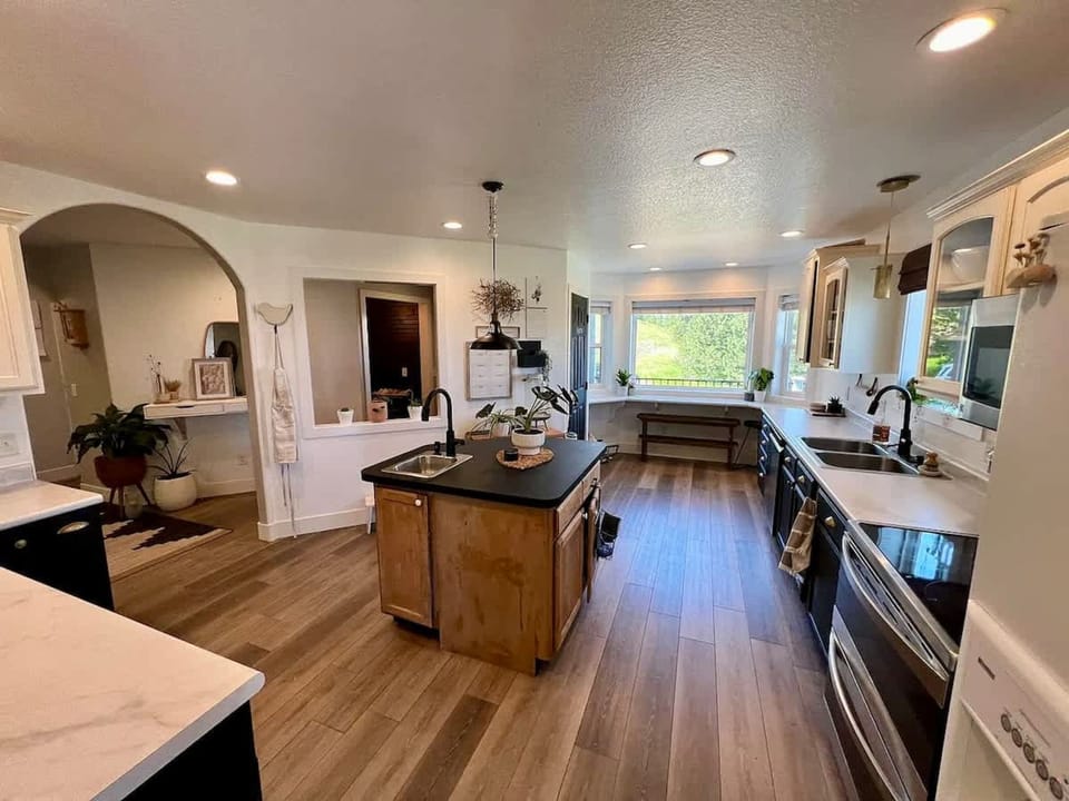House | 6 bedrooms, high-speed internet