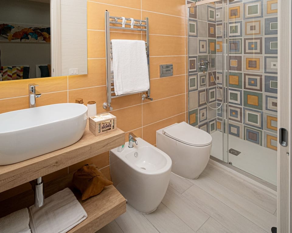 Standard Double or Twin Room, Courtyard View | Bathroom | Hair dryer, bidet, towels, soap