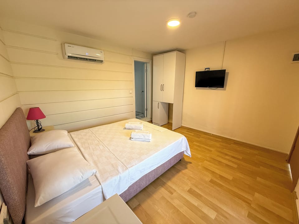 Double Room | Premium bedding, minibar, free WiFi, bed sheets