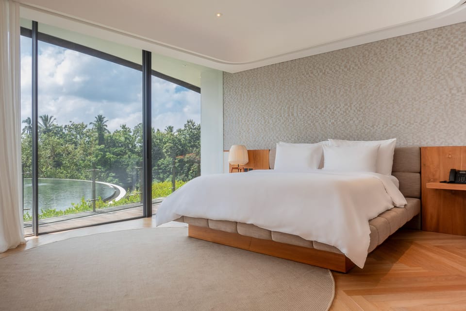 Family Penthouse | Free minibar, in-room safe, desk, laptop workspace