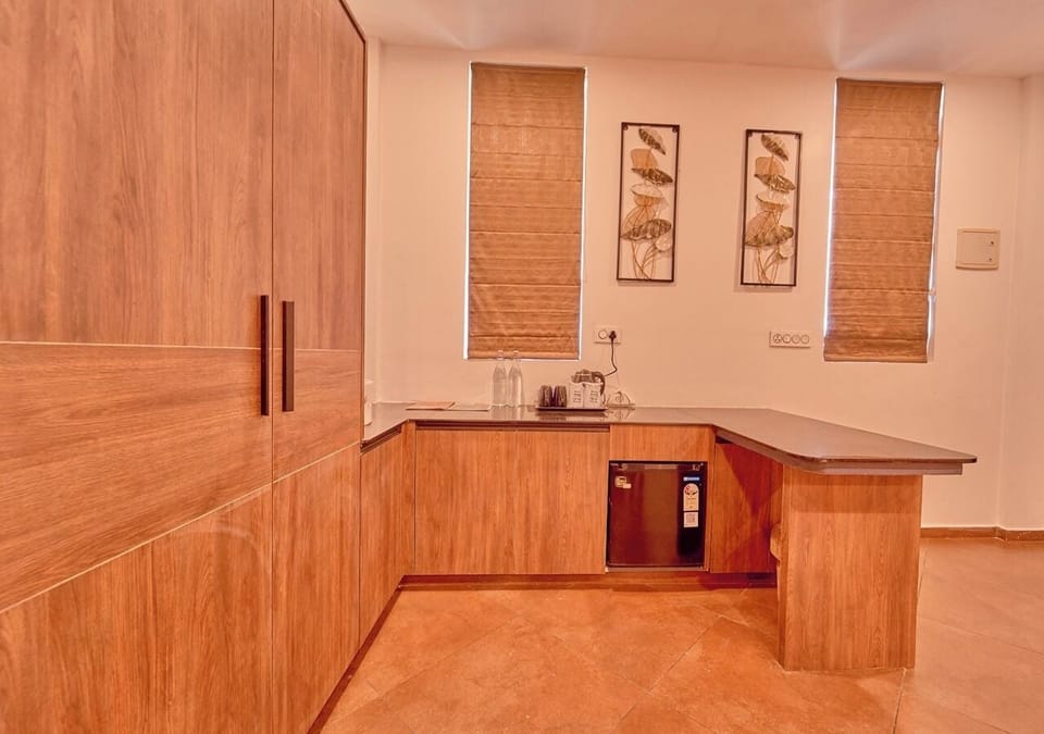 Suite, Balcony, Garden View | Laptop workspace, soundproofing, free WiFi, bed sheets