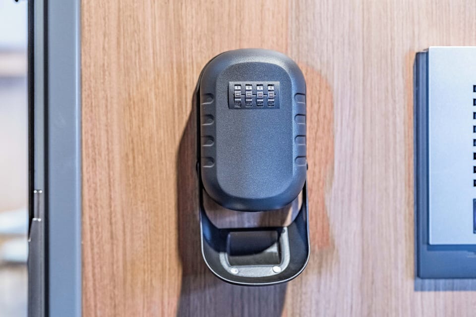 Deluxe Suite, 3 Bedrooms, Non Smoking | Soundproofing, WiFi (free)