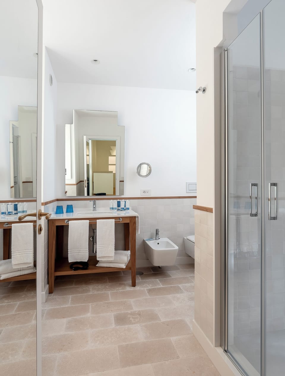 Deluxe Townhome | Bathroom | Shower, hair dryer, towels, soap